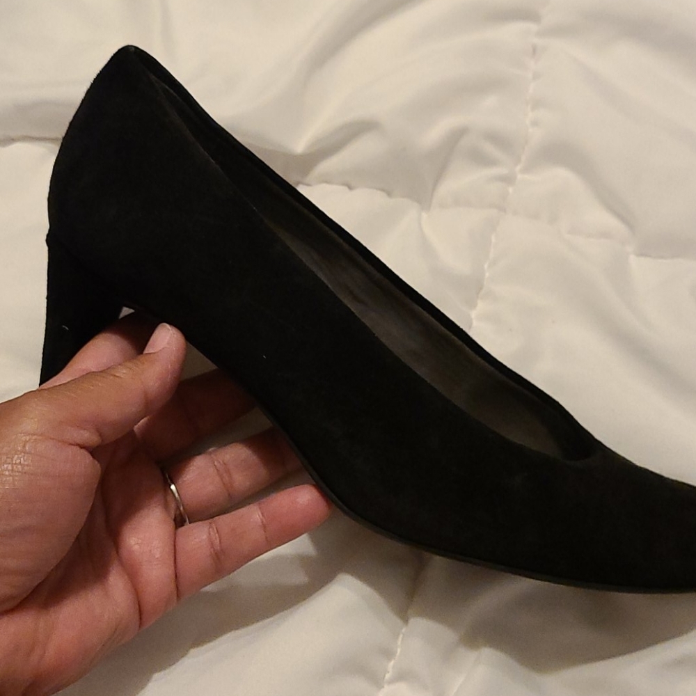 Stuart Weitzman chic pump